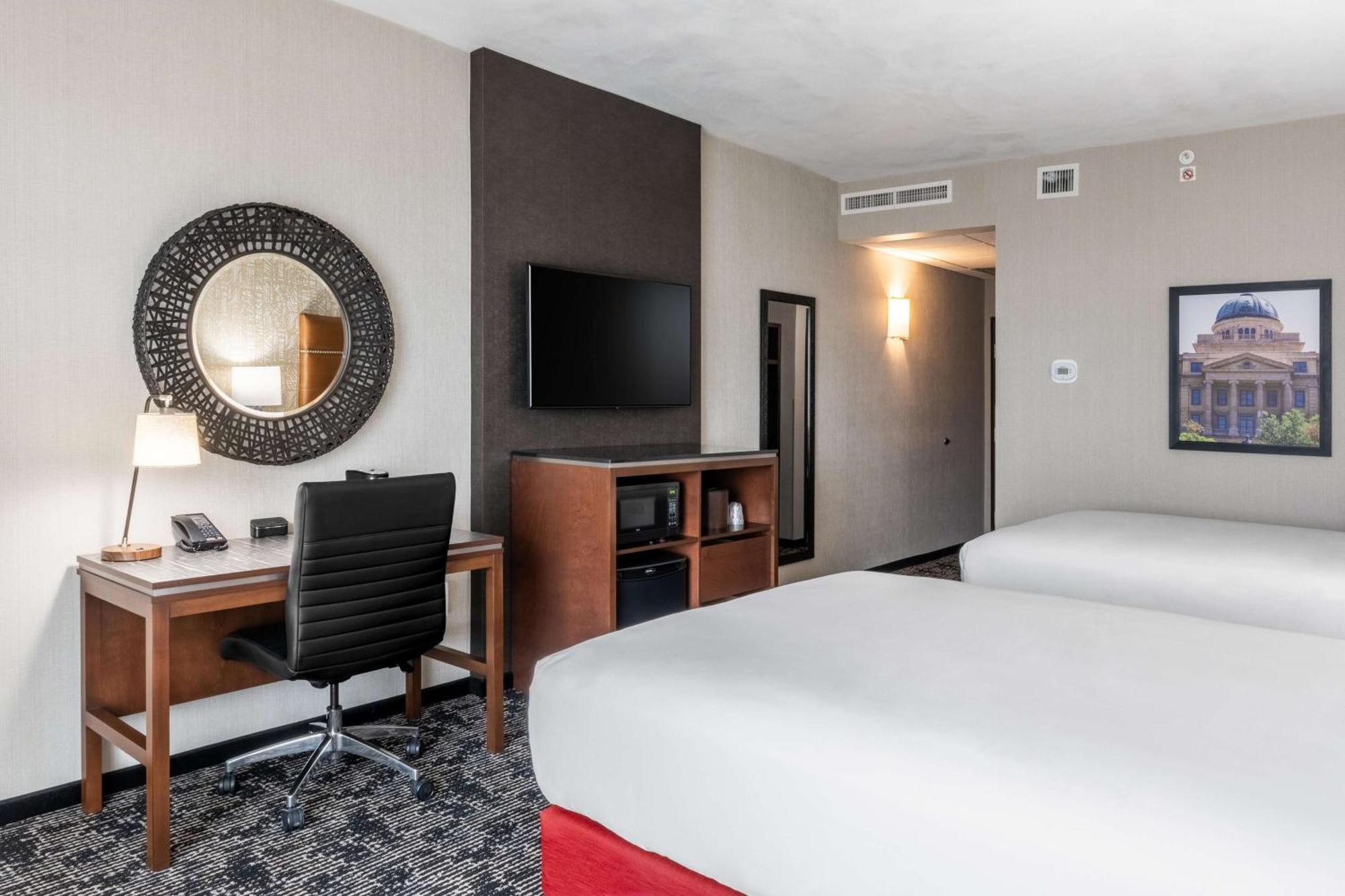 Drury Plaza Hotel Колледж-Стейшн Экстерьер фото