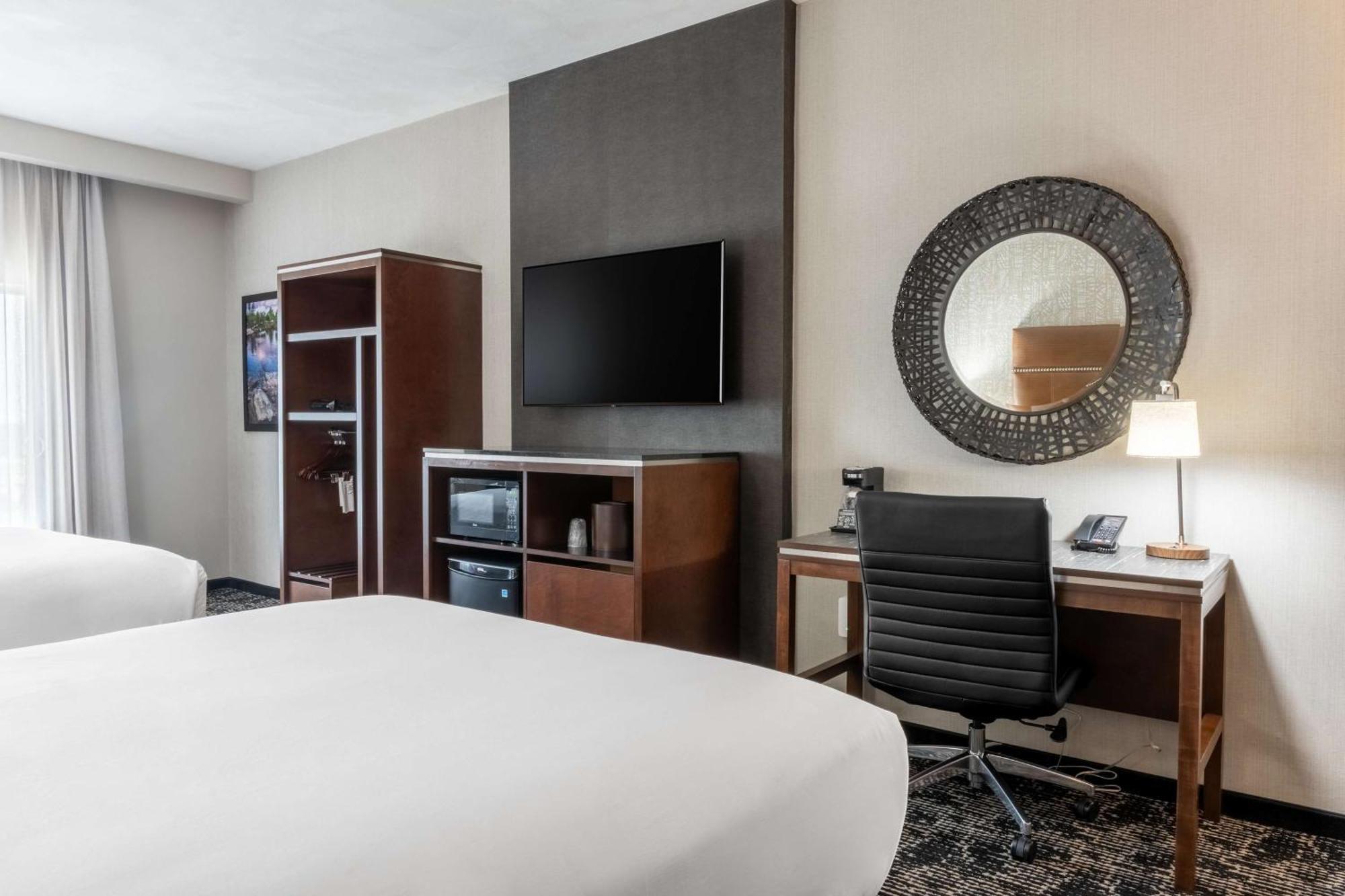 Drury Plaza Hotel Колледж-Стейшн Экстерьер фото