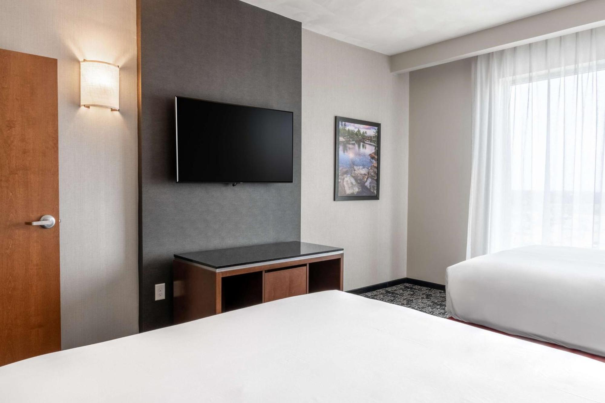 Drury Plaza Hotel Колледж-Стейшн Экстерьер фото