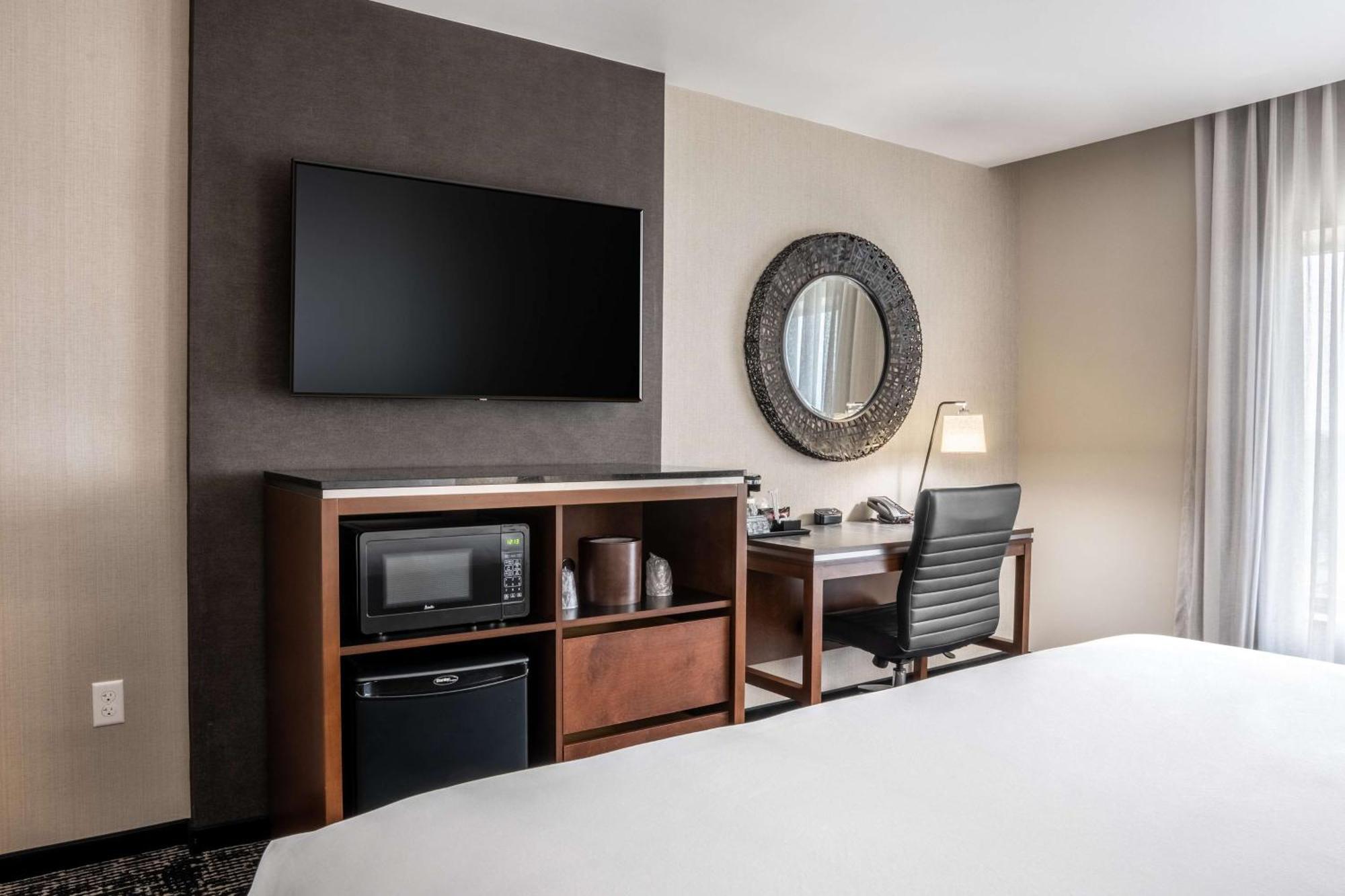 Drury Plaza Hotel Колледж-Стейшн Экстерьер фото