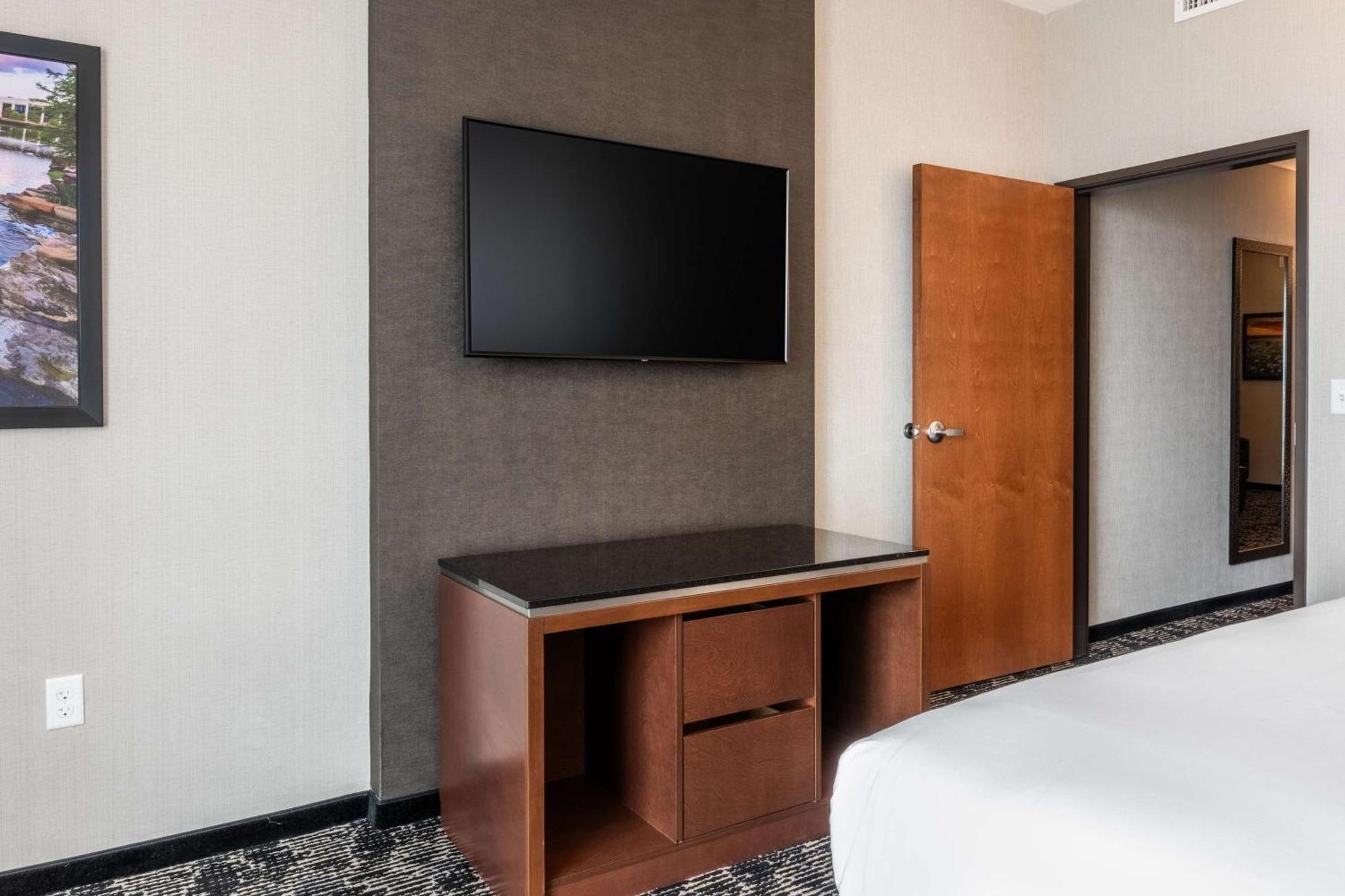 Drury Plaza Hotel Колледж-Стейшн Экстерьер фото