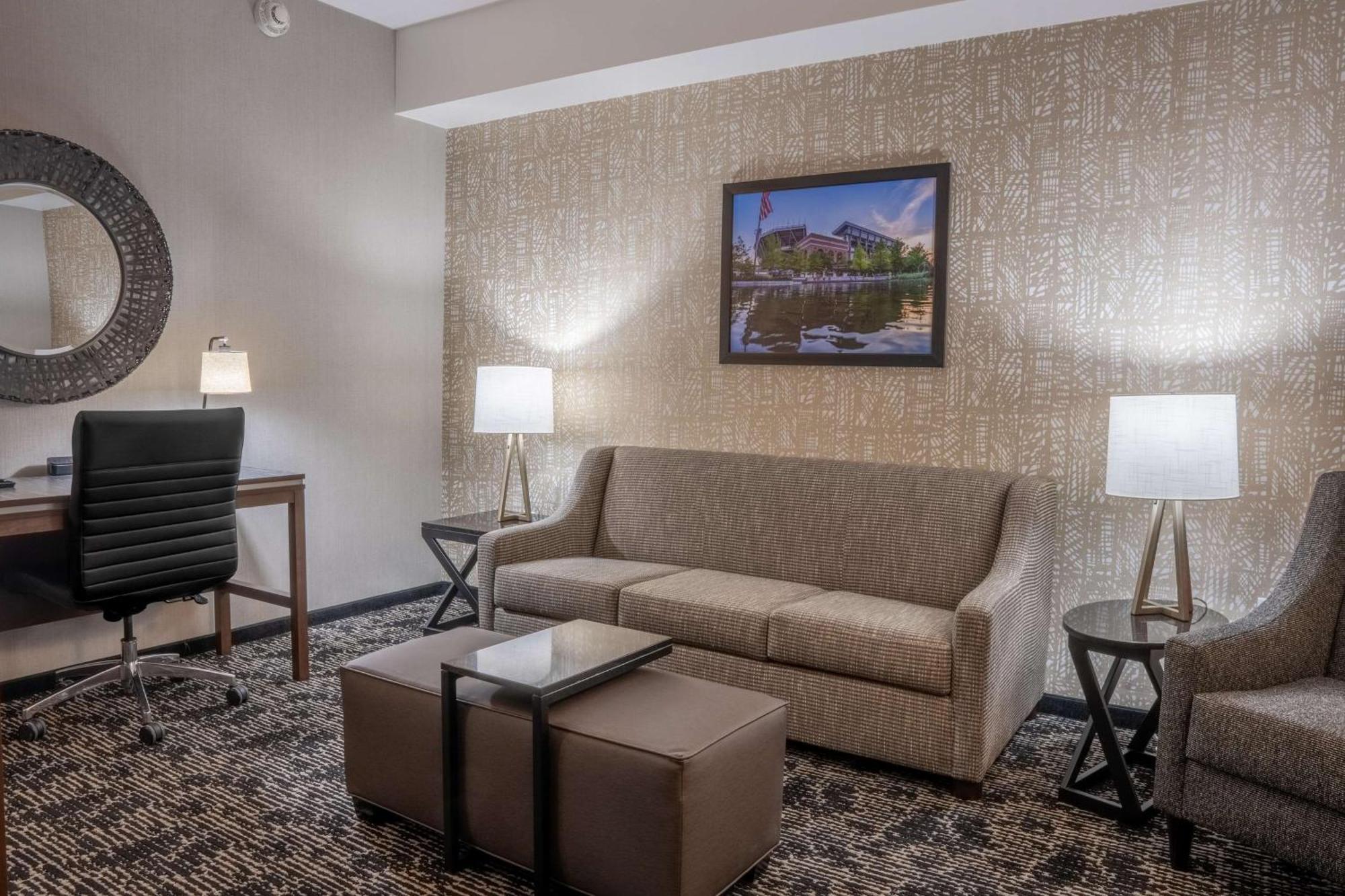 Drury Plaza Hotel Колледж-Стейшн Экстерьер фото