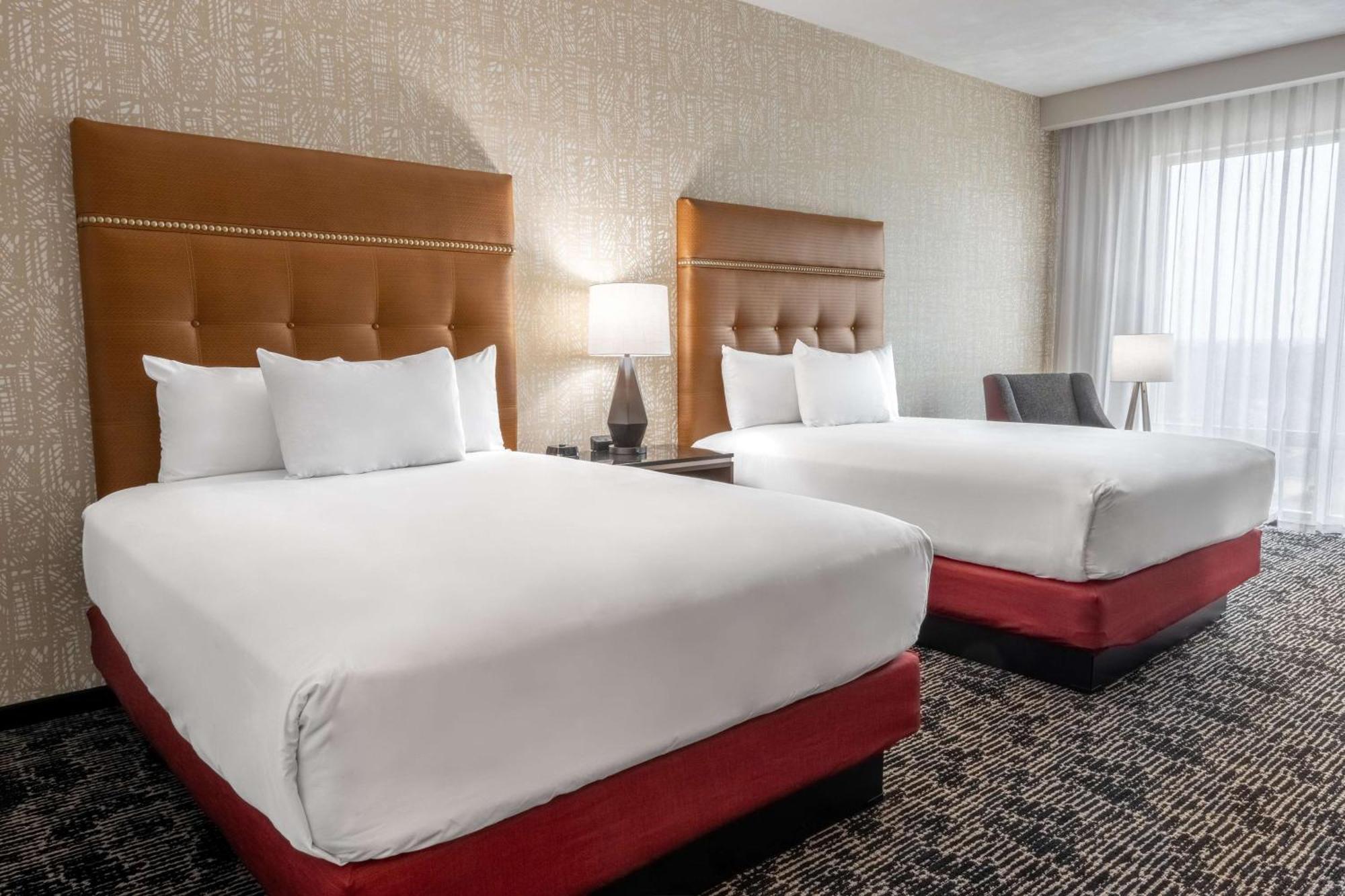 Drury Plaza Hotel Колледж-Стейшн Экстерьер фото