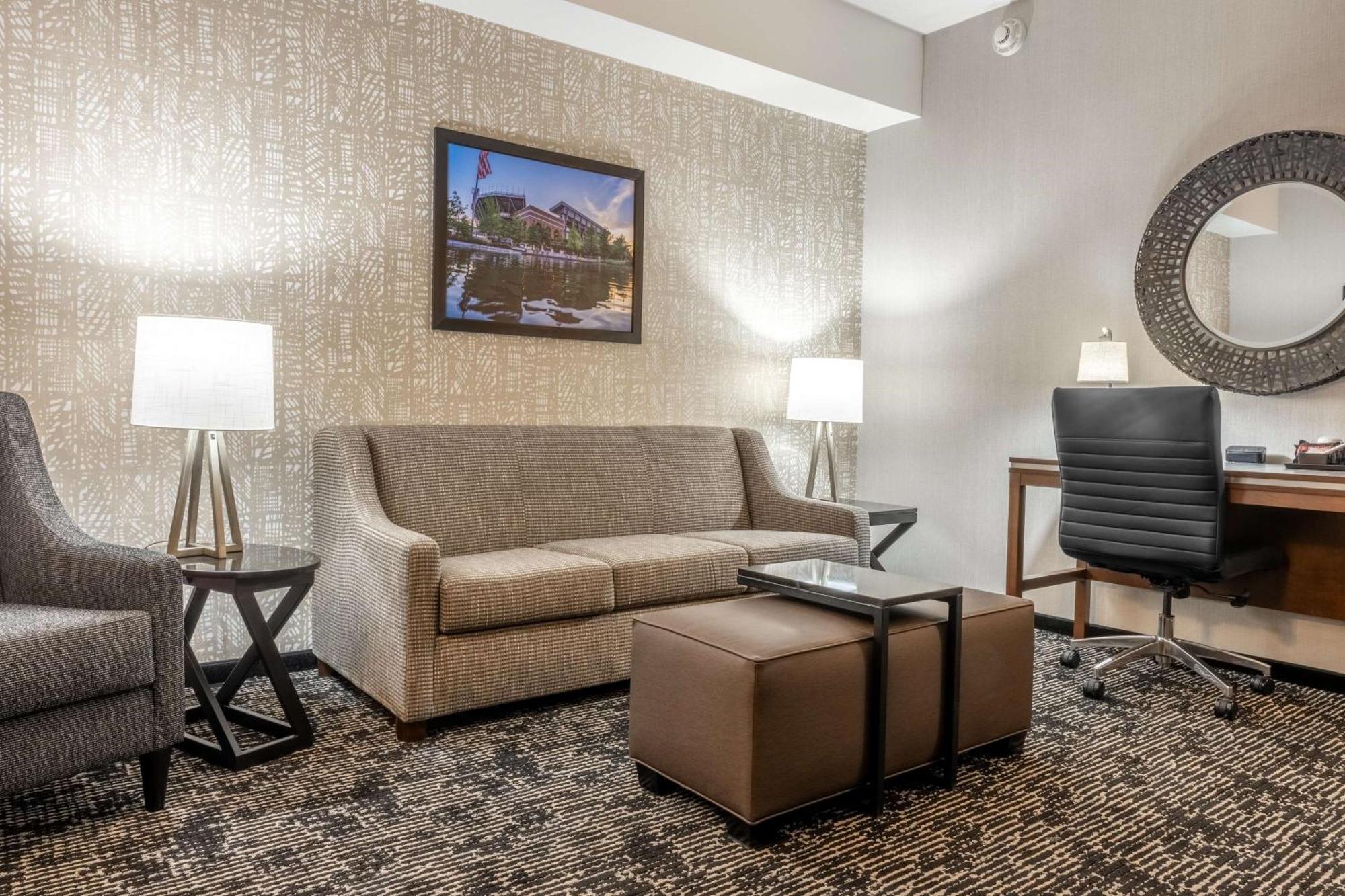 Drury Plaza Hotel Колледж-Стейшн Экстерьер фото